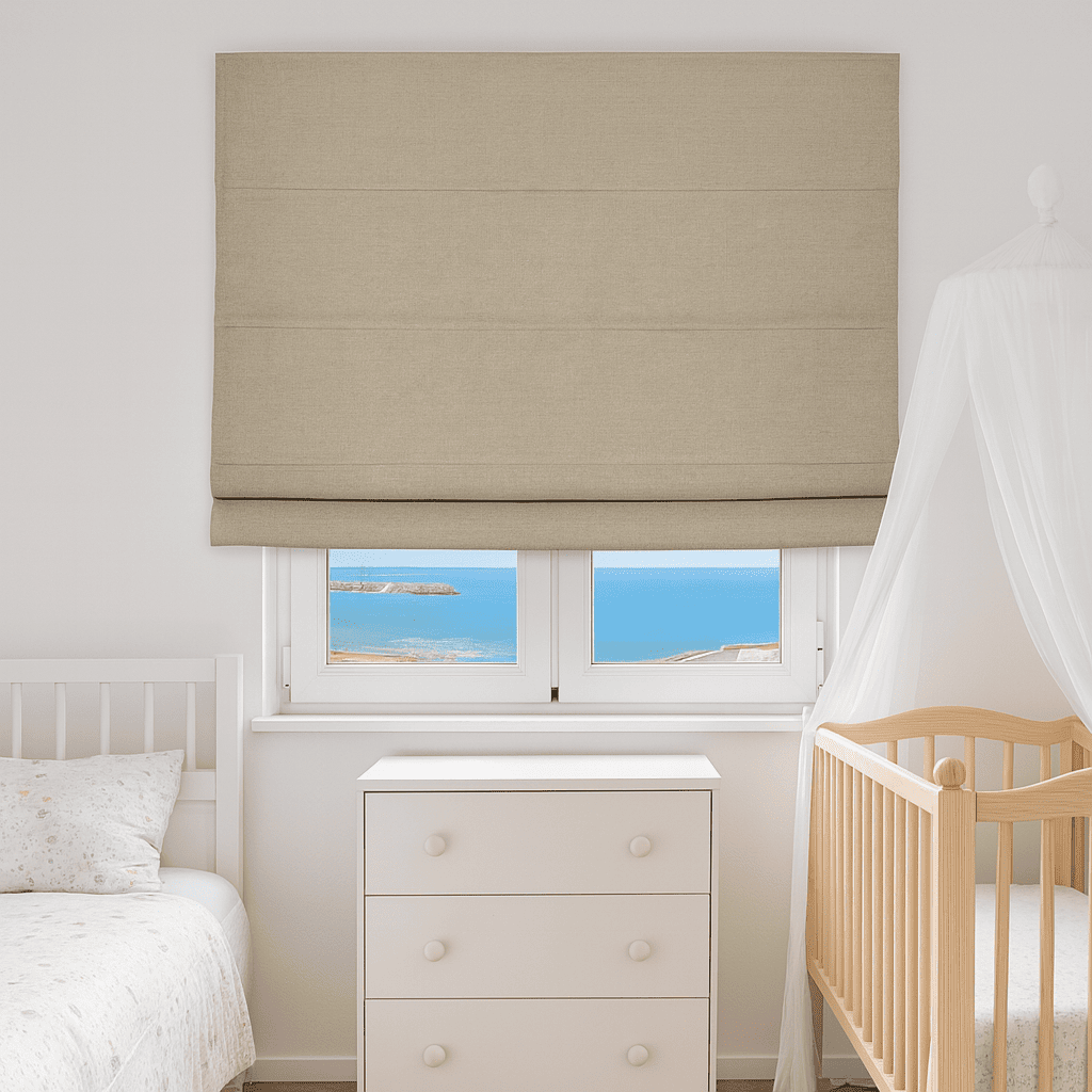 Estor plegable beige con varillas opaco ideal para dormitorios