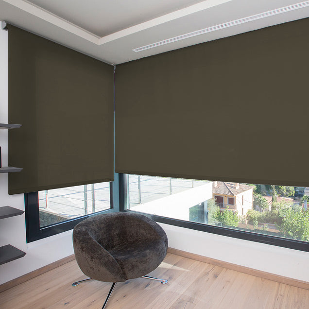 Estor enrollable screen 1% en color gris oscuro en mirador
