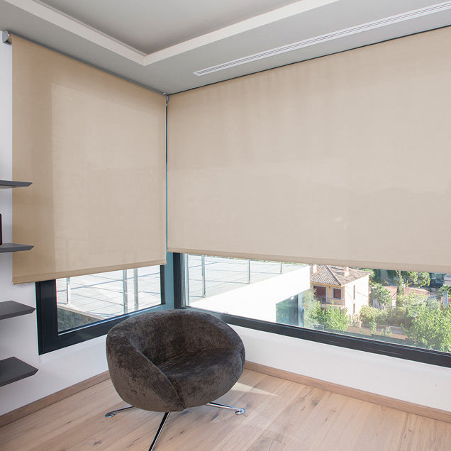 Estor enrollable screen 1% en color linen  crudo en mirador

