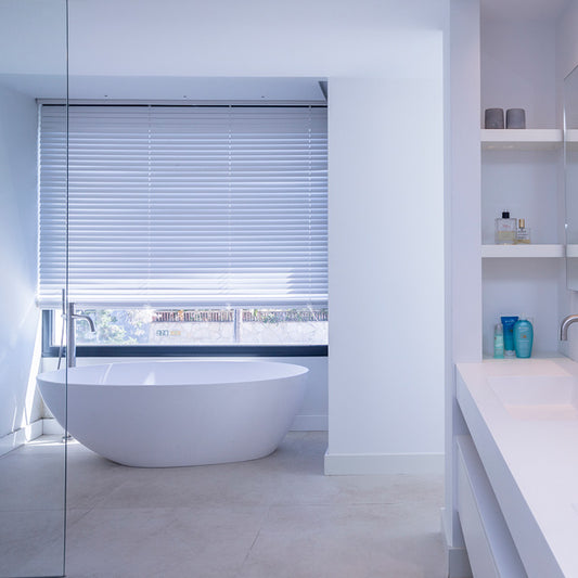 veneciana de aluminio para ventana baño